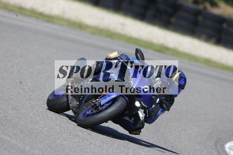 Archiv-2025/48 25.08.2025 Cornu Master School ADR/blau-bleu/0-4